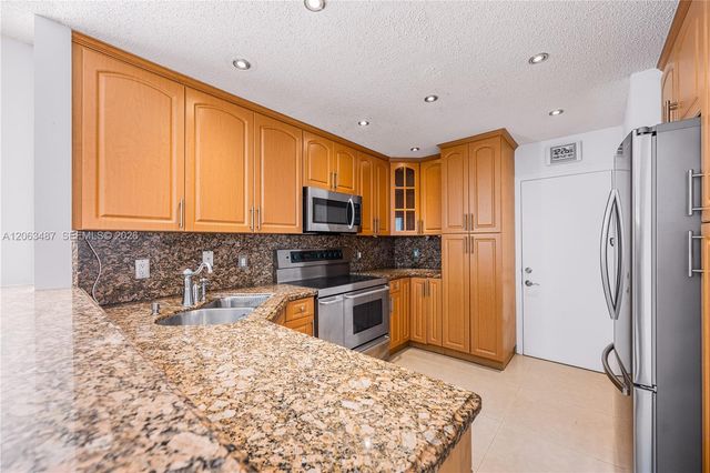 14835 SW 138th Ter, Miami, FL 33196