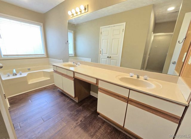 30 Lake Forest Drive, Montgomery, AL 36117