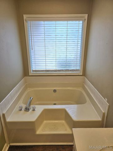 30 Lake Forest Drive, Montgomery, AL 36117