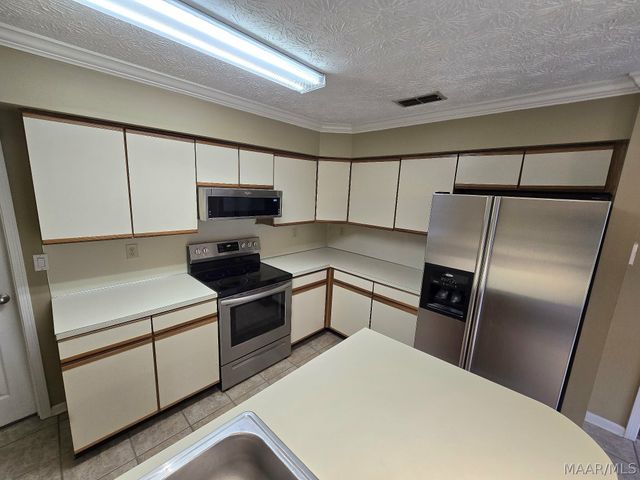 30 Lake Forest Drive, Montgomery, AL 36117