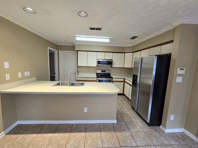 30 Lake Forest Drive, Montgomery, AL 36117