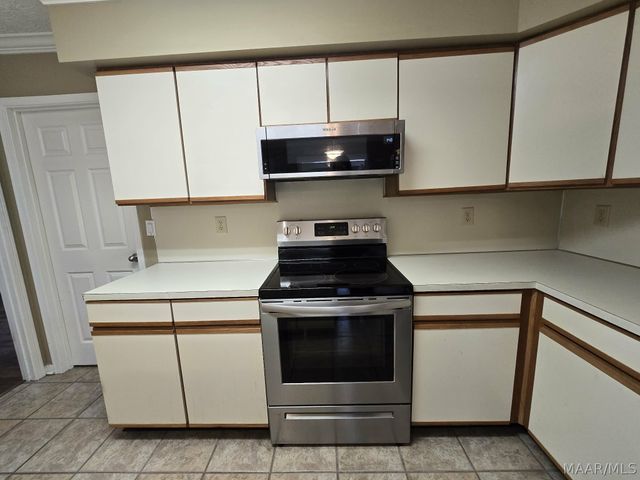 30 Lake Forest Drive, Montgomery, AL 36117