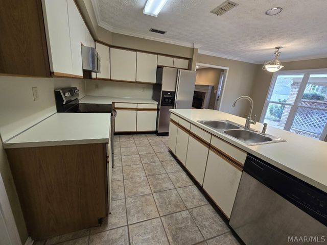 30 Lake Forest Drive, Montgomery, AL 36117