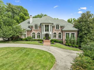 926 Overton Lea Rd, Nashville, TN 37220