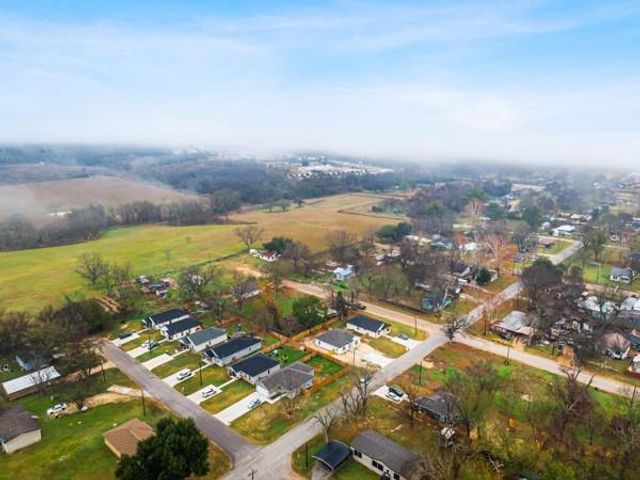 504 W Tenth Street, Hearne, TX 77859