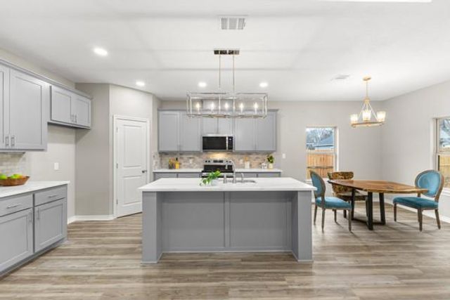 504 W Tenth Street, Hearne, TX 77859