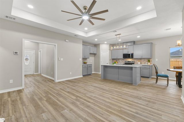 504 W Tenth Street, Hearne, TX 77859