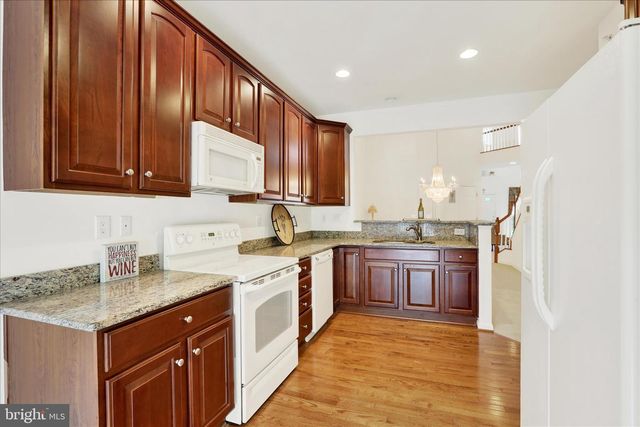 864 GERANIUM DR, Warrington, PA 18976