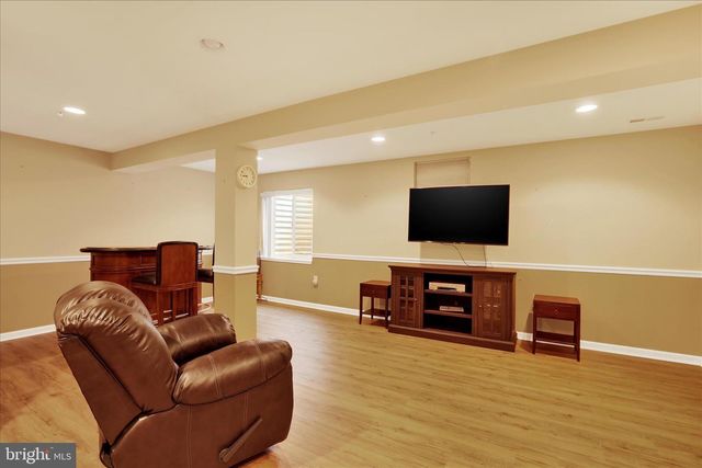 864 GERANIUM DR, Warrington, PA 18976