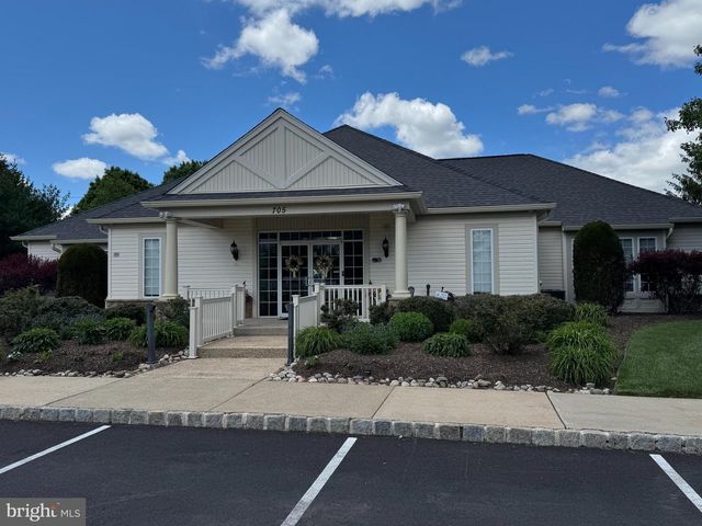 864 GERANIUM DR, Warrington, PA 18976