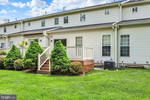 864 GERANIUM DR, Warrington, PA 18976