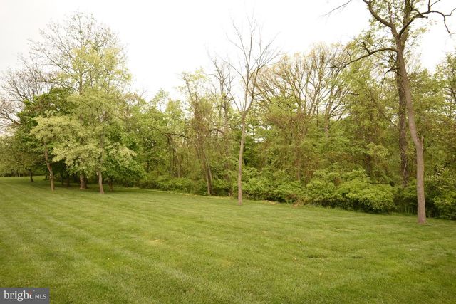 864 GERANIUM DR, Warrington, PA 18976