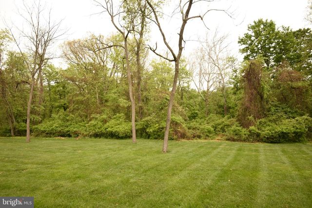 864 GERANIUM DR, Warrington, PA 18976