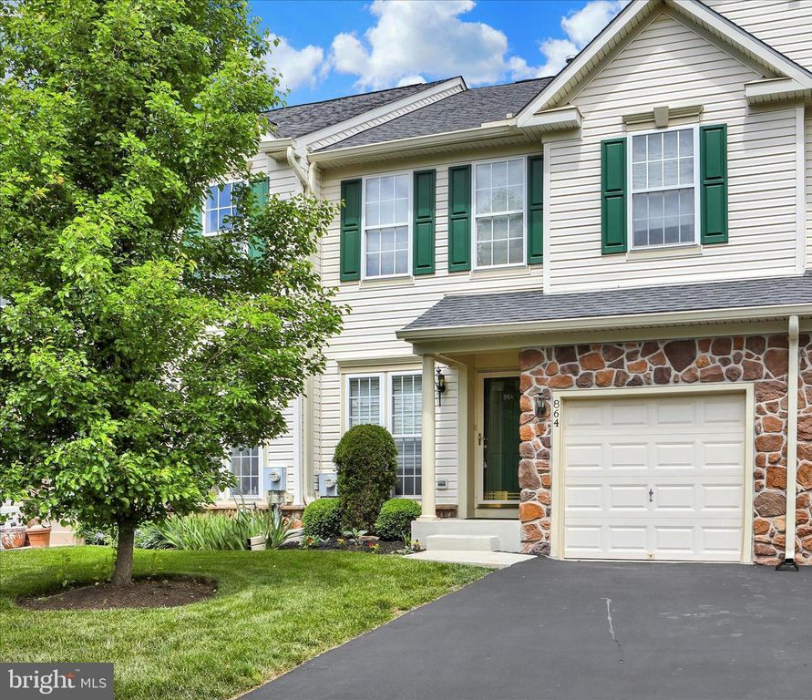 864 GERANIUM DR, Warrington, PA 18976