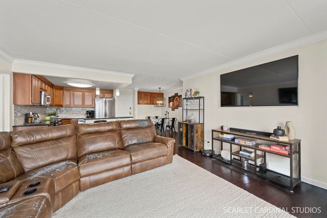 2005 S Finley Road 703, Lombard, IL 60148