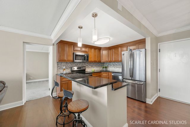 2005 S Finley Road 703, Lombard, IL 60148