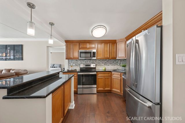 2005 S Finley Road 703, Lombard, IL 60148