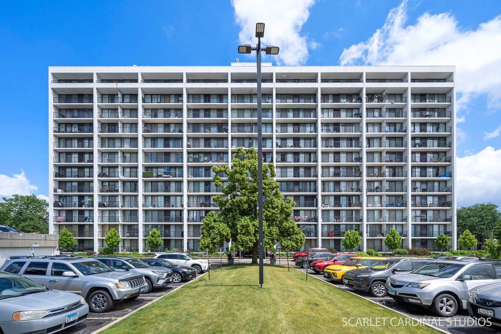 2005 S Finley Road 703, Lombard, IL 60148