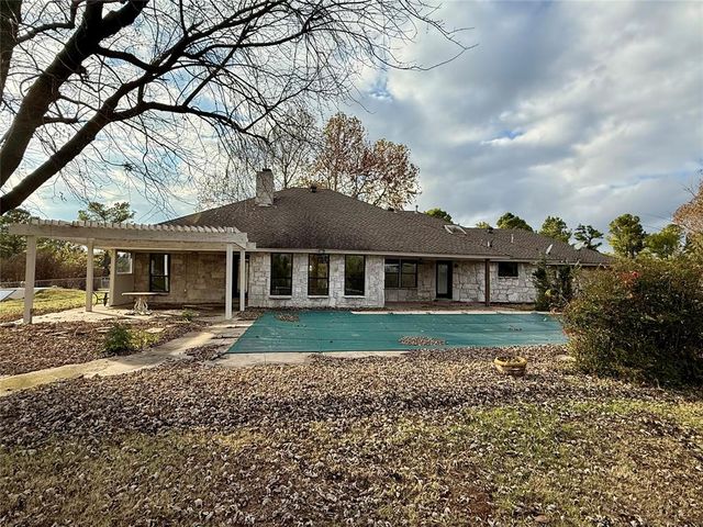 3802 N Country Club Road, Newcastle, OK 73065