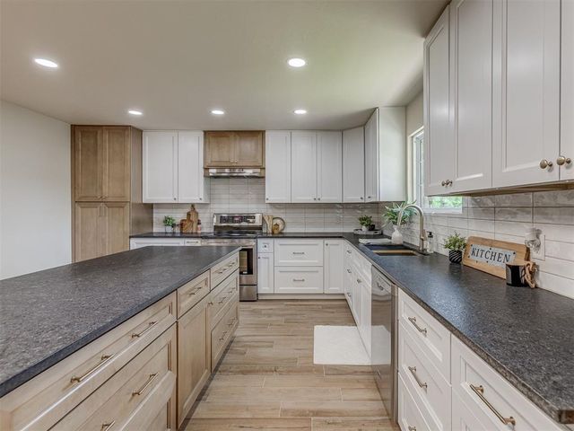 3802 N Country Club Road, Newcastle, OK 73065