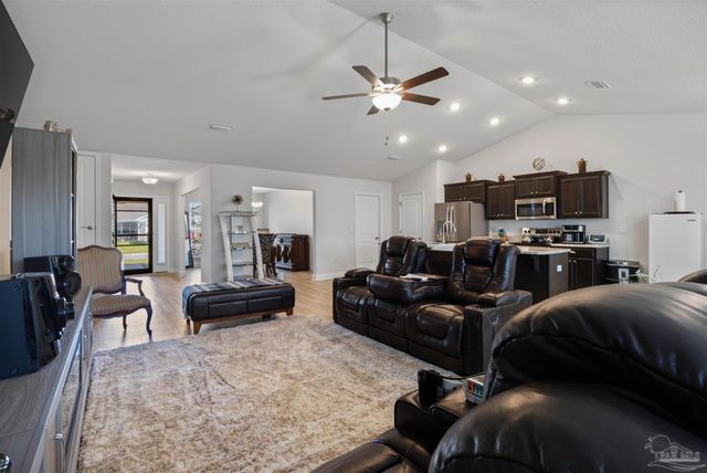 3527 Bonfire Ln, Pensacola, FL 32526