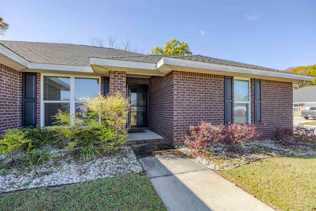 3527 Bonfire Ln, Pensacola, FL 32526