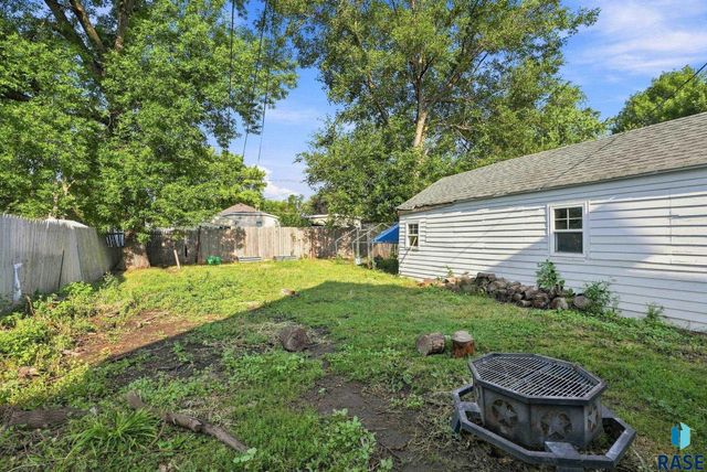 215 S Elmwood Ave Avenue, Sioux Falls, SD 57104