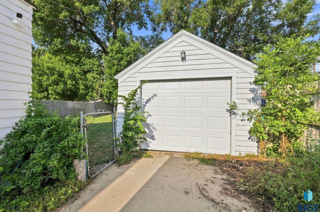 215 S Elmwood Ave Avenue, Sioux Falls, SD 57104