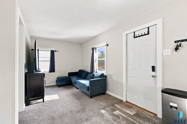 215 S Elmwood Ave Avenue, Sioux Falls, SD 57104