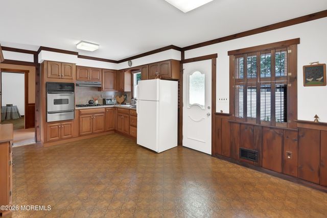 644 Berkeley Avenue, Beachwood, NJ 08722