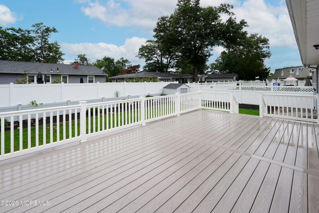 644 Berkeley Avenue, Beachwood, NJ 08722