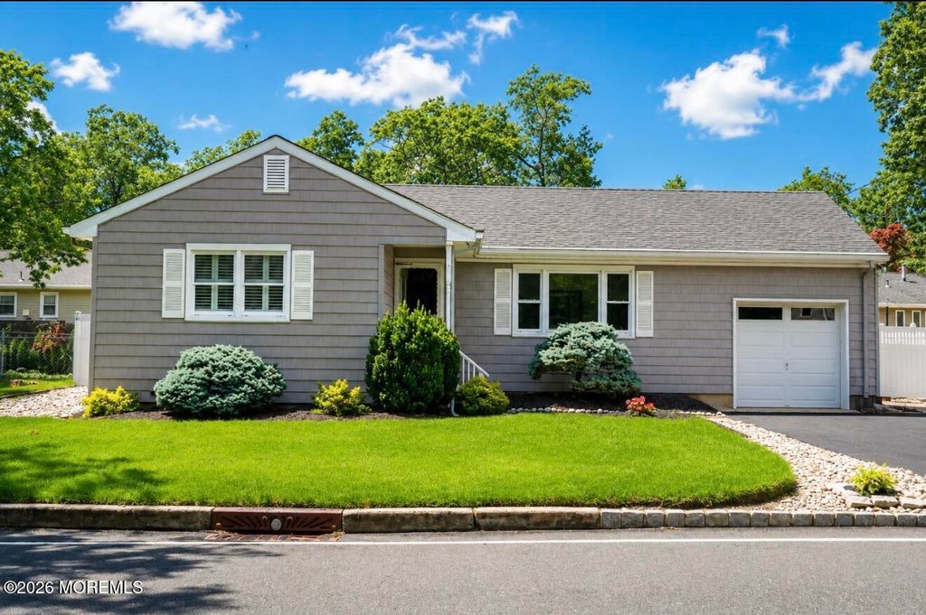 644 Berkeley Avenue, Beachwood, NJ 08722