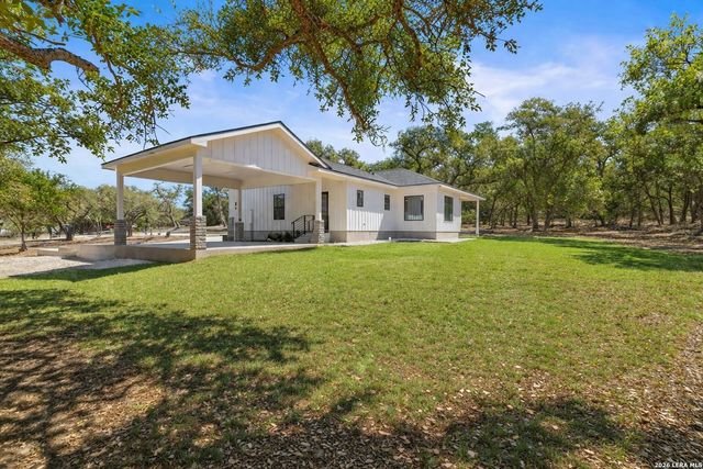 408 Rust Ranch Rd, Blanco, TX 78606