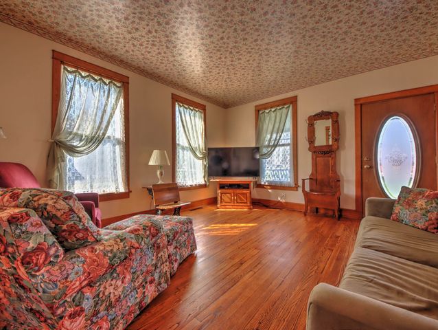 1532 E State Road 4, La Porte, IN 46350