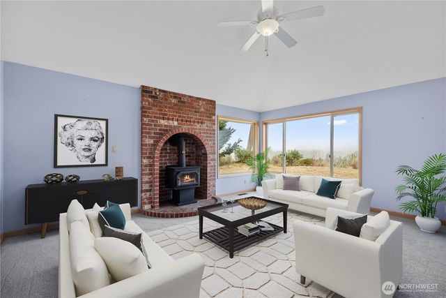 860 Hunt Road, Port Angeles, WA 98363