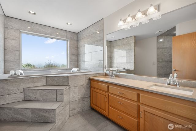 860 Hunt Road, Port Angeles, WA 98363