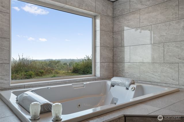 860 Hunt Road, Port Angeles, WA 98363