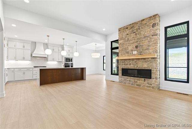 715 Lillian Way, Jeffersonville, IN 47130