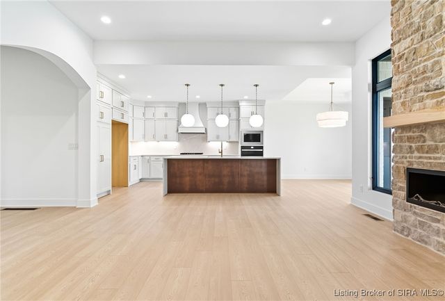 715 Lillian Way, Jeffersonville, IN 47130