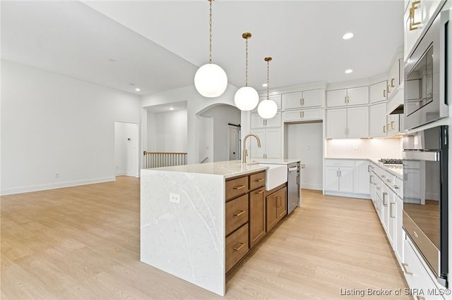 715 Lillian Way, Jeffersonville, IN 47130