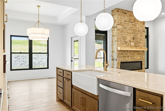 715 Lillian Way, Jeffersonville, IN 47130