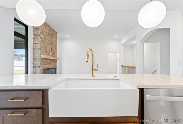 715 Lillian Way, Jeffersonville, IN 47130