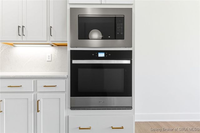 715 Lillian Way, Jeffersonville, IN 47130