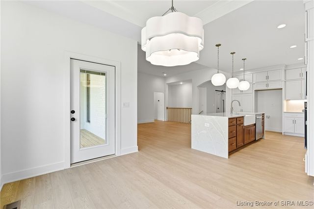 715 Lillian Way, Jeffersonville, IN 47130