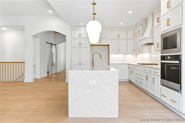 715 Lillian Way, Jeffersonville, IN 47130