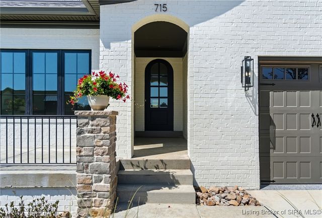 715 Lillian Way, Jeffersonville, IN 47130