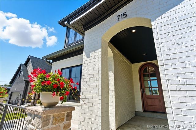 715 Lillian Way, Jeffersonville, IN 47130