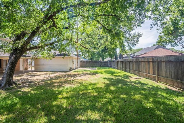 7803 Hurst Forest Drive, Humble, TX 77346