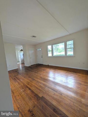 8614 LINTON HALL RD, Bristow, VA 20136