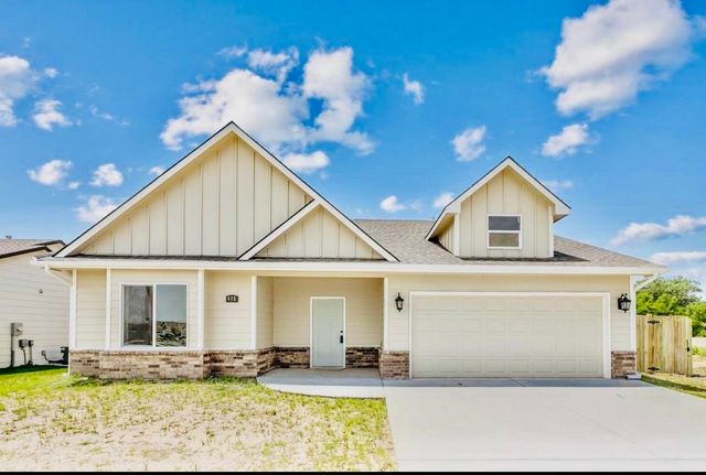 415 Sweetwater Rd, Maize, KS 67101